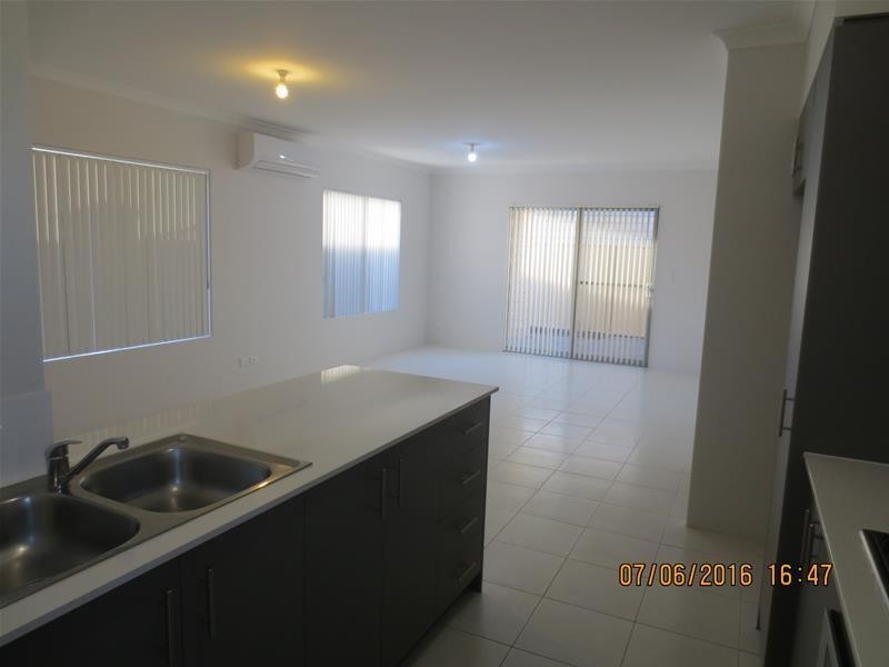 24 Hoypoy Gardens, Darch WA 6065