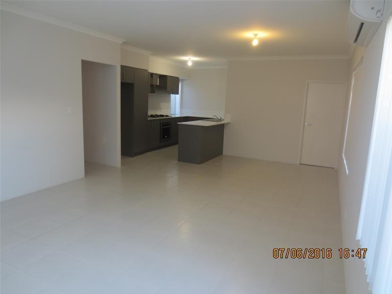 24 Hoypoy Gardens, Darch WA 6065