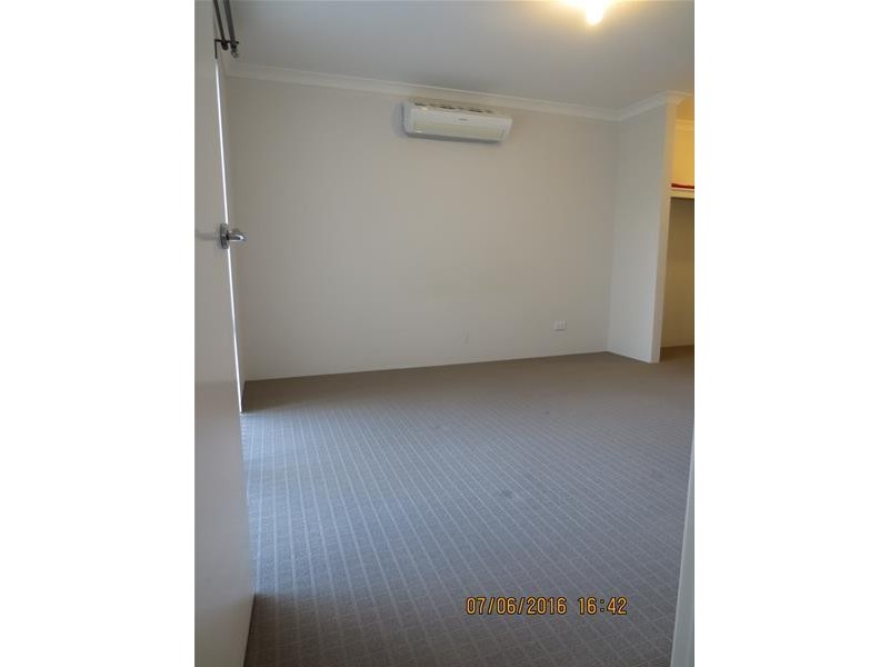 24 Hoypoy Gardens, Darch WA 6065