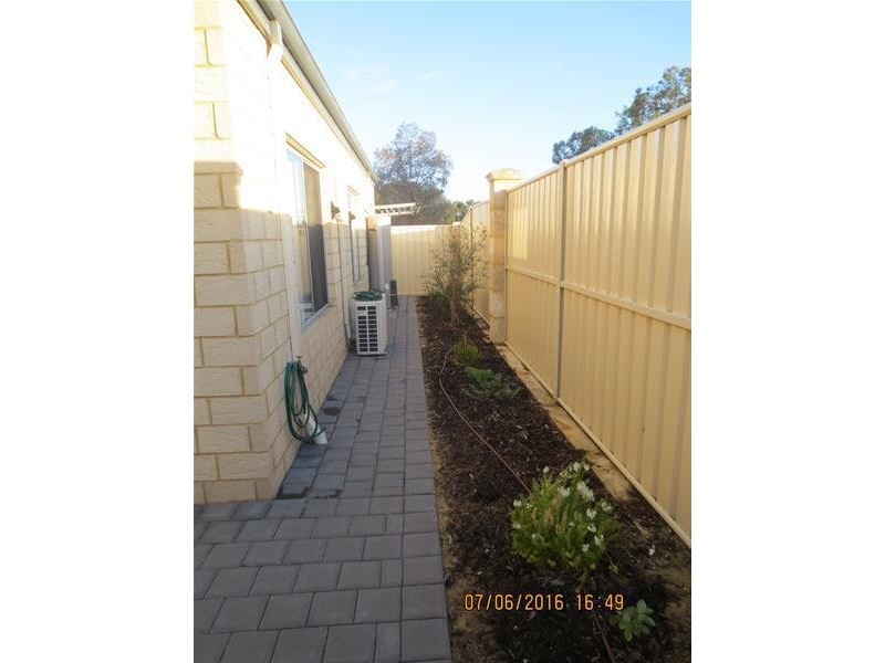 24 Hoypoy Gardens, Darch WA 6065