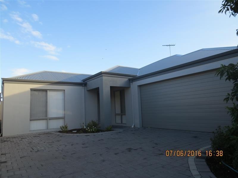 24 Hoypoy Gardens, Darch WA 6065