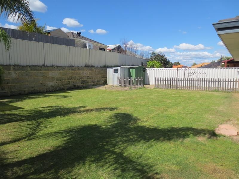 9 St Stephens Crescent, Tapping WA 6065