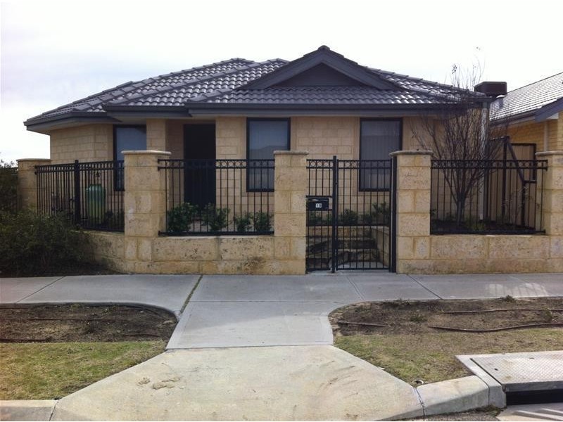 19 Lauderdale Ramble, Carramar WA 6031