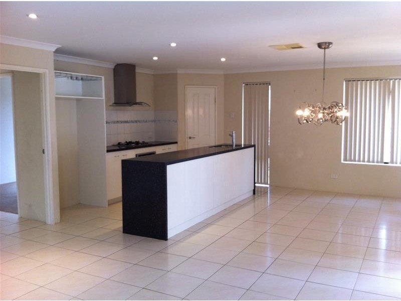 19 Lauderdale Ramble, Carramar WA 6031