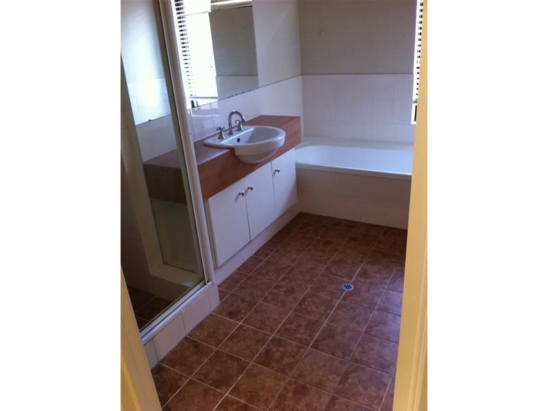 19 Lauderdale Ramble, Carramar WA 6031