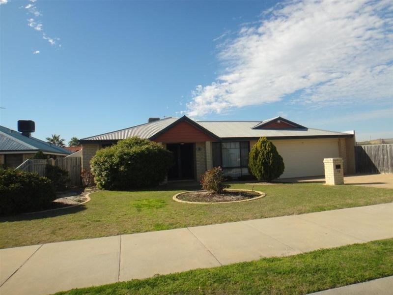 15 Malacca Way, Mindarie WA 6030