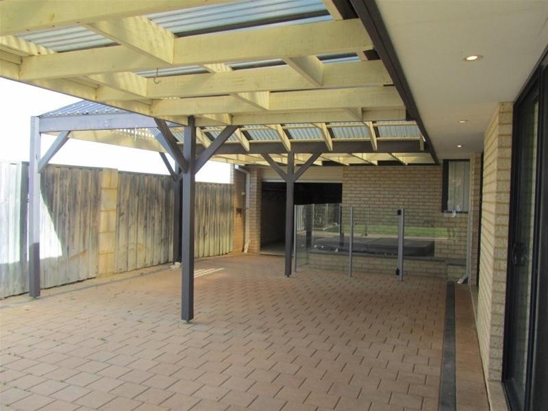 15 Malacca Way, Mindarie WA 6030