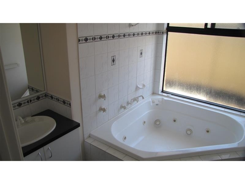 31 Innesvale Way, Carramar WA 6031