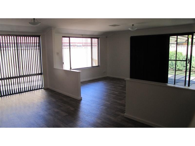 31 Innesvale Way, Carramar WA 6031