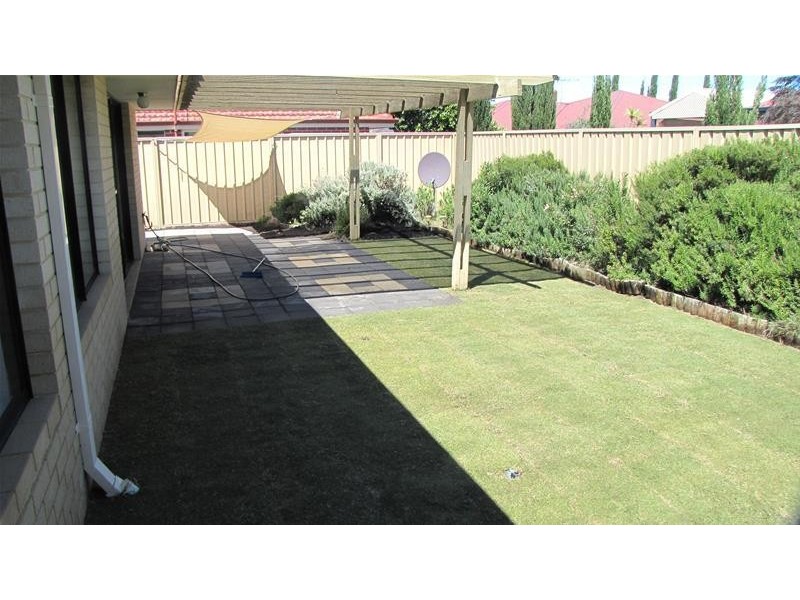 31 Innesvale Way, Carramar WA 6031