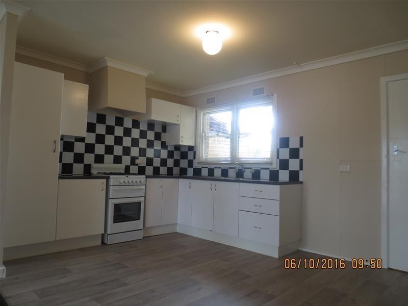 8B Golders Way, Girrawheen WA 6064