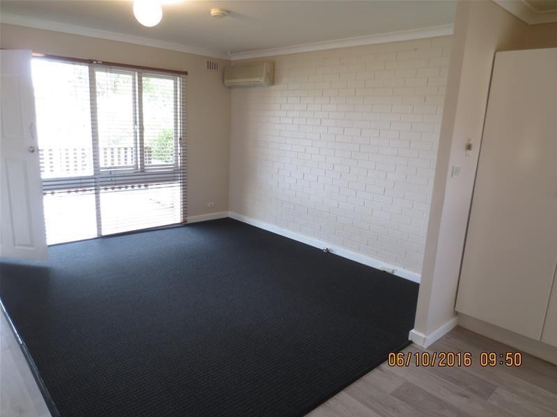 8B Golders Way, Girrawheen WA 6064