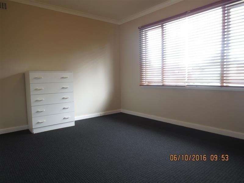 8B Golders Way, Girrawheen WA 6064