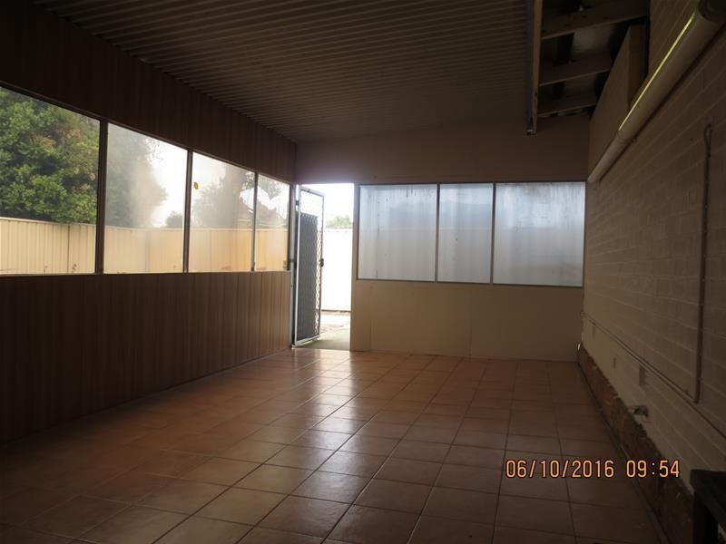 8B Golders Way, Girrawheen WA 6064