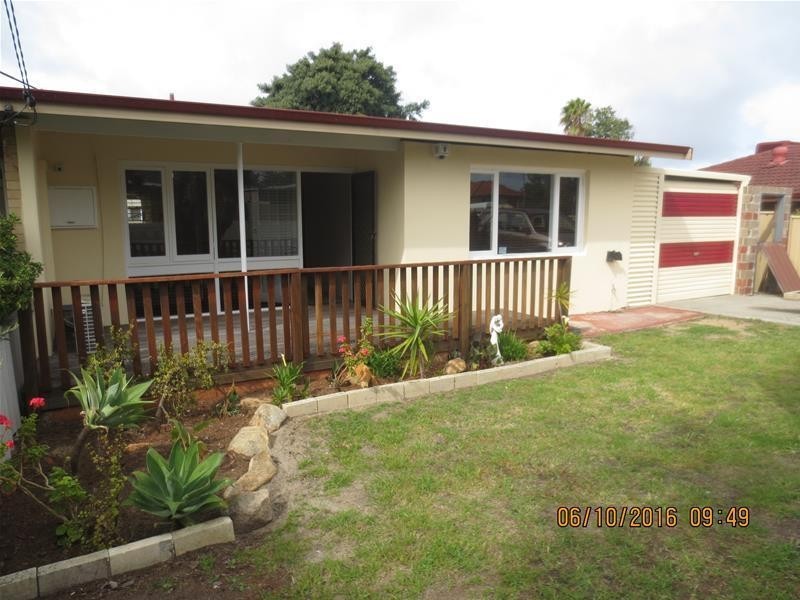 8B Golders Way, Girrawheen WA 6064