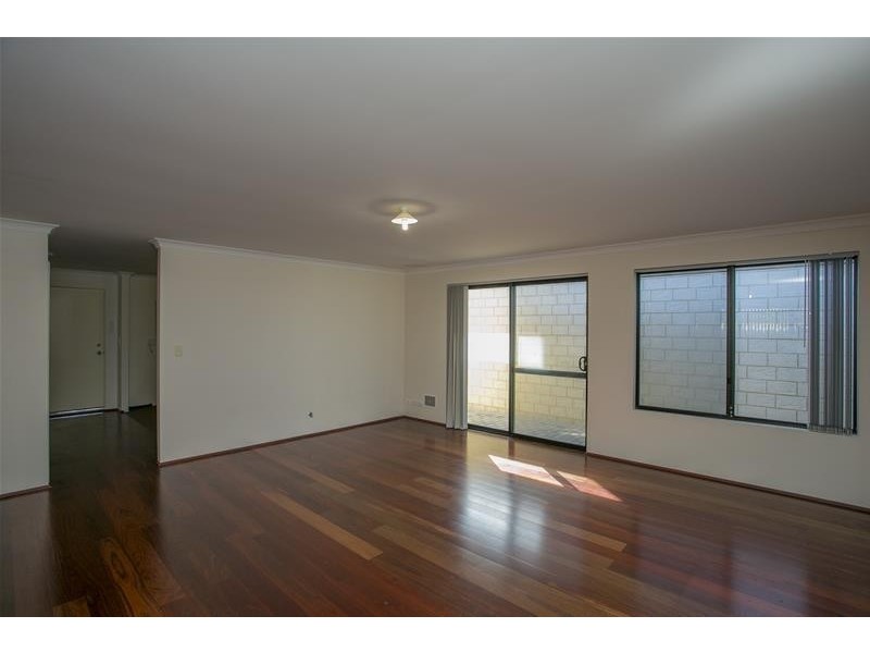 27 Fairvale Bend, Madeley WA 6065