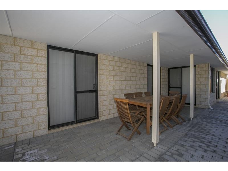 27 Fairvale Bend, Madeley WA 6065