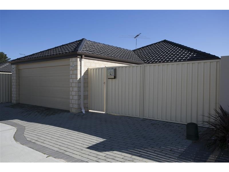 27 Fairvale Bend, Madeley WA 6065