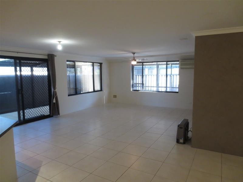 25 Kurnalpi Turn, Wanneroo WA 6065