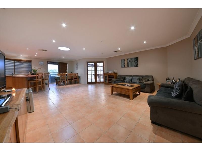 25 Brightlands Circuit, Carramar WA 6031