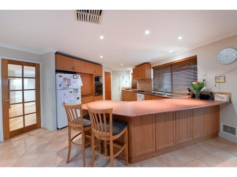 25 Brightlands Circuit, Carramar WA 6031