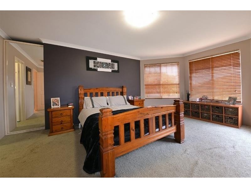 25 Brightlands Circuit, Carramar WA 6031