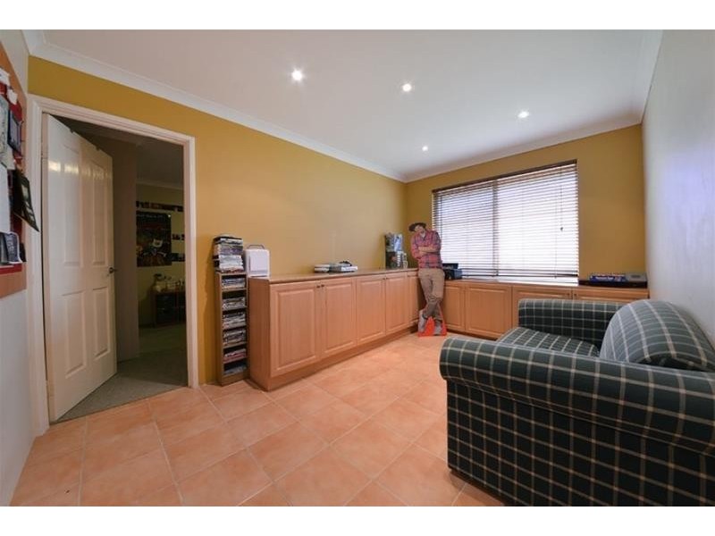 25 Brightlands Circuit, Carramar WA 6031