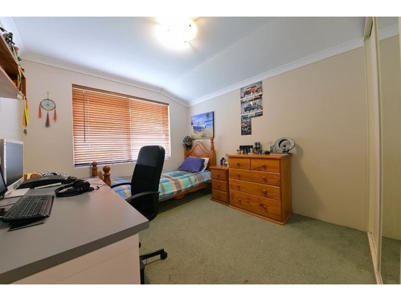 25 Brightlands Circuit, Carramar WA 6031
