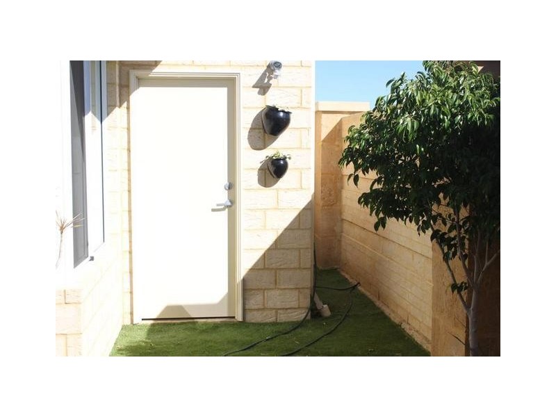 8 Jedburg Loop, Sinagra WA 6065