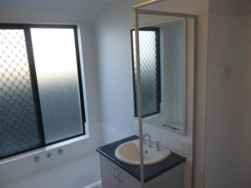 9 Thiele Road, Banksia Grove WA 6031