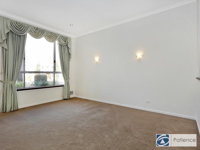 36 Streeton Promenade, Woodvale WA 6026