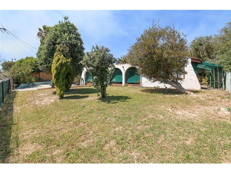 4 Carfax Place, Two Rocks WA 6037