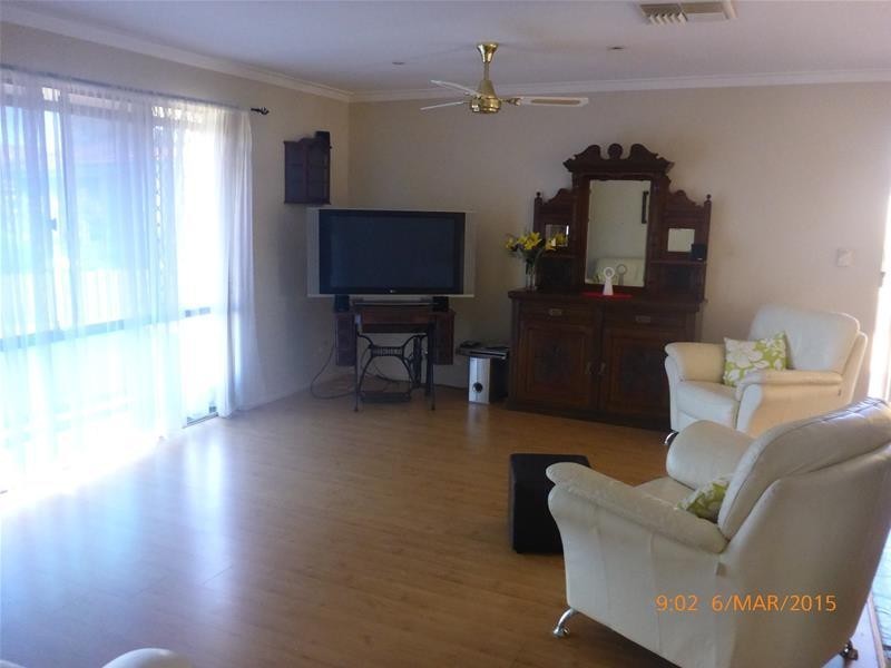 7 Waterloo Court, Alexander Heights WA 6064