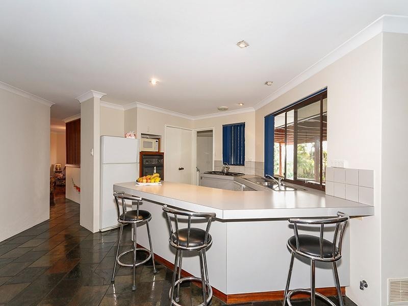 5 Ellara Court, Alexander Heights WA 6064