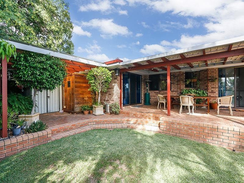 5 Ellara Court, Alexander Heights WA 6064