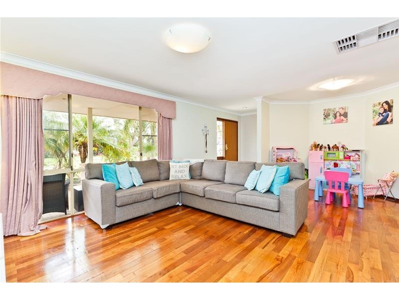 24 McDowell Crescent, Kingsley WA 6026