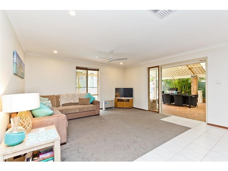 24 McDowell Crescent, Kingsley WA 6026