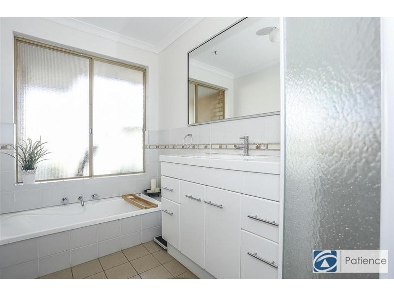 30 Fairway Circle, Connolly WA 6027