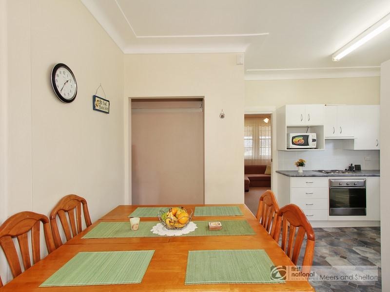 8 Douglas Avenue, Tamworth NSW 2340