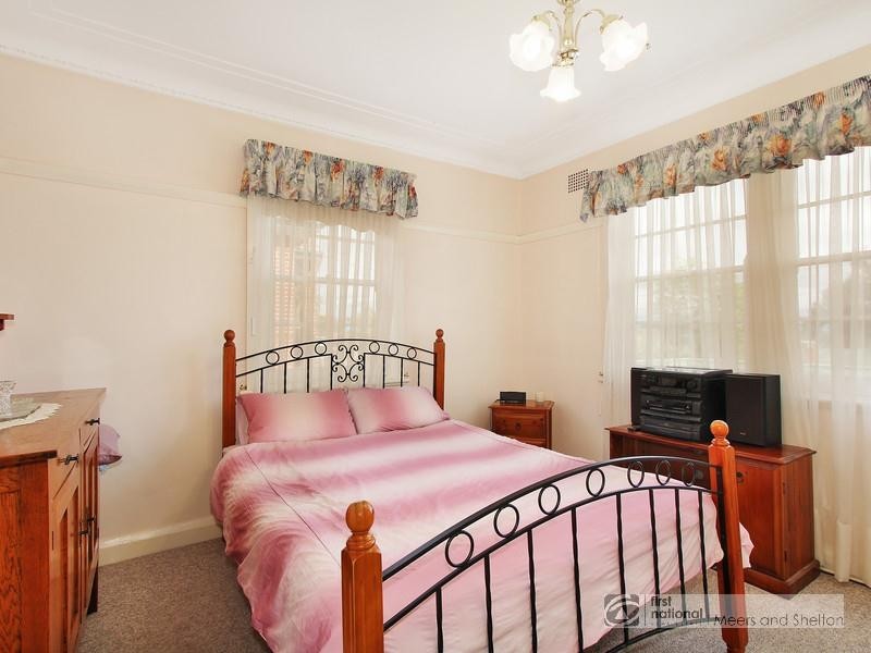 8 Douglas Avenue, Tamworth NSW 2340