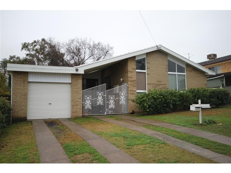 4 Barreng Street, Tamworth NSW 2340