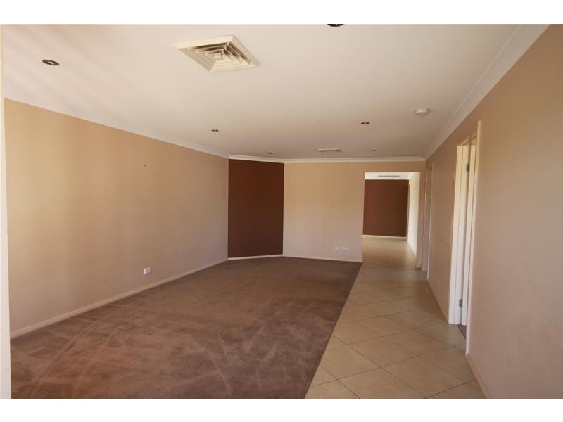 20 Falcon Drive, Tamworth NSW 2340