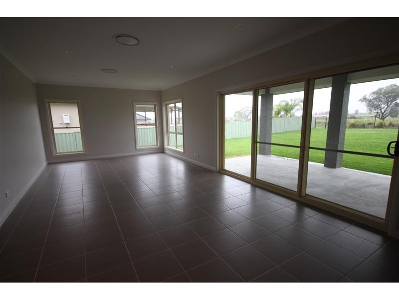 38 The Grange, Tamworth NSW 2340