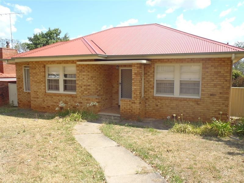 61 Raglan Street, Tamworth NSW 2340