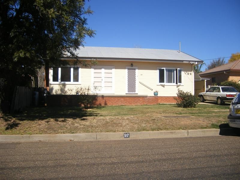 97 Robert Street, Tamworth NSW 2340