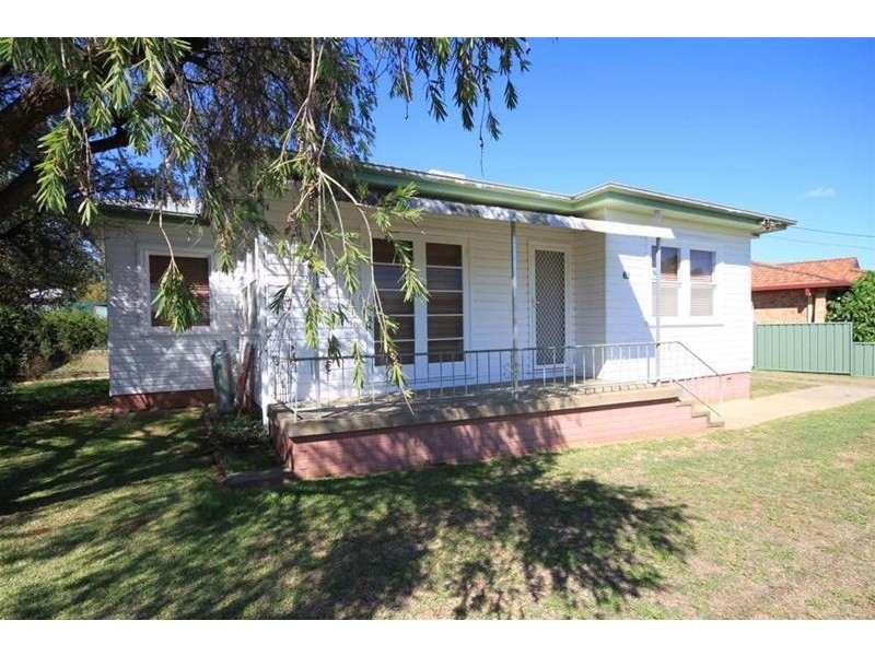36 Oak Street, Tamworth NSW 2340