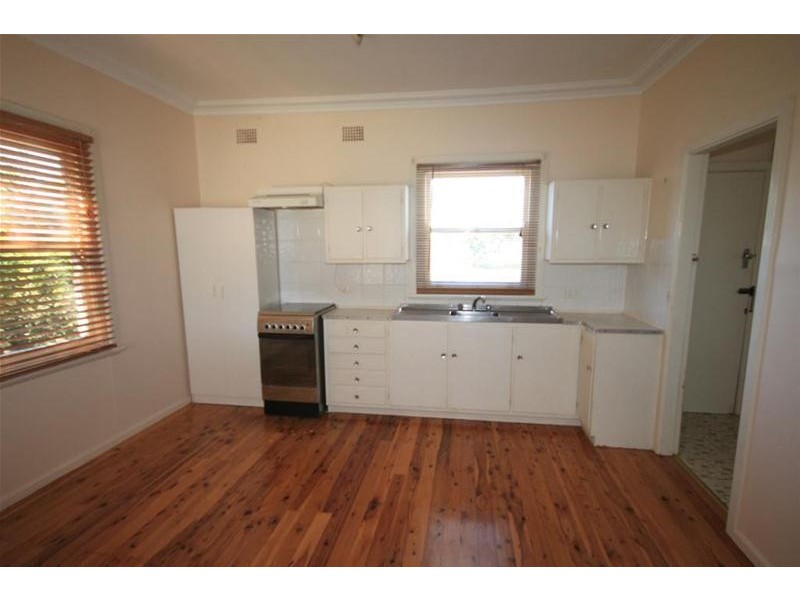 36 Oak Street, Tamworth NSW 2340