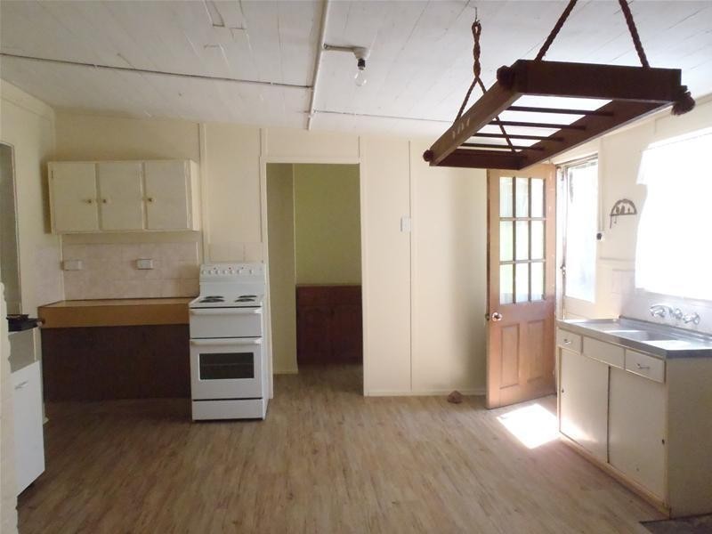 33 Munro Street, Woolomin NSW 2340