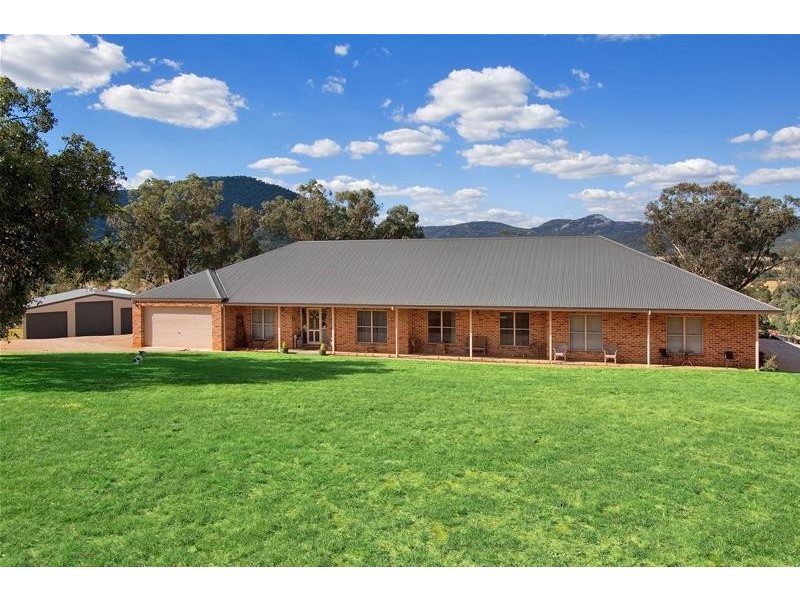 202 Catherine Way, Tamworth NSW 2340