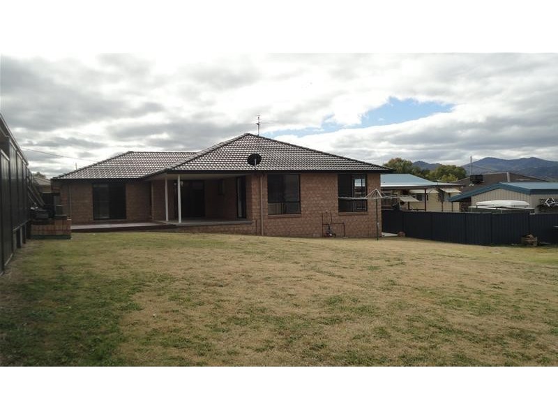 26 Leonora Crescent, Kootingal NSW 2352